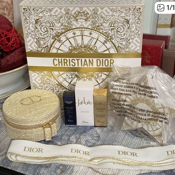 Dior Holiday Pouch Gift Set - Picture 1 of 11